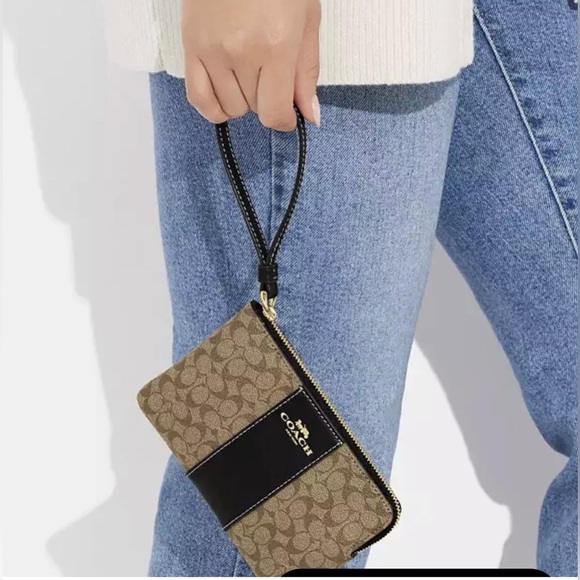COACH Corner Zip Wristlet In Signature Canvas With Black Stripe - NEW W/ TAGS - Picture 3 of 6